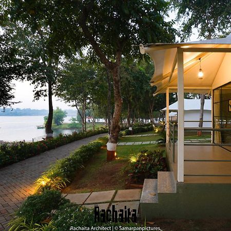 White Feather Resort Kauncha Silvassa Esterno foto