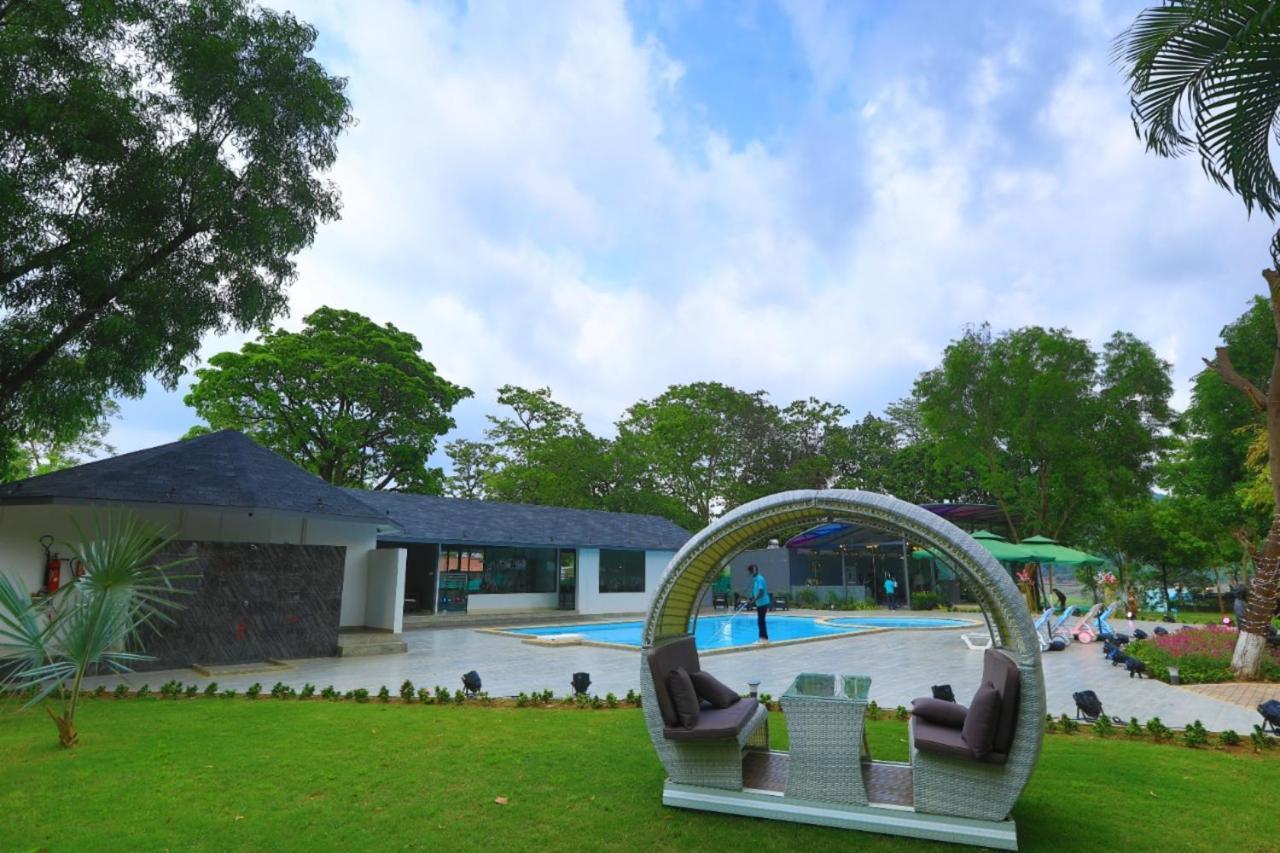 White Feather Resort Kauncha Silvassa Esterno foto