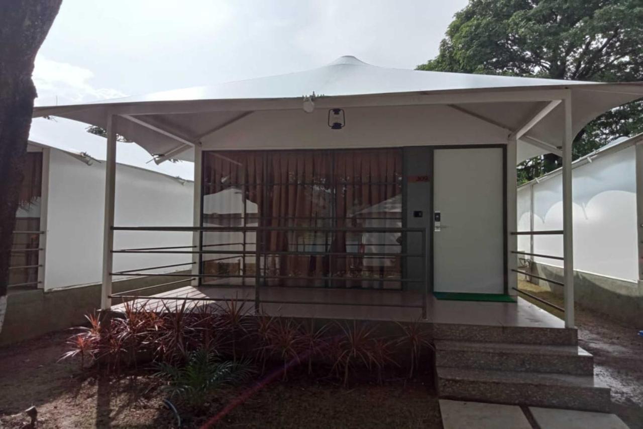 White Feather Resort Kauncha Silvassa Esterno foto