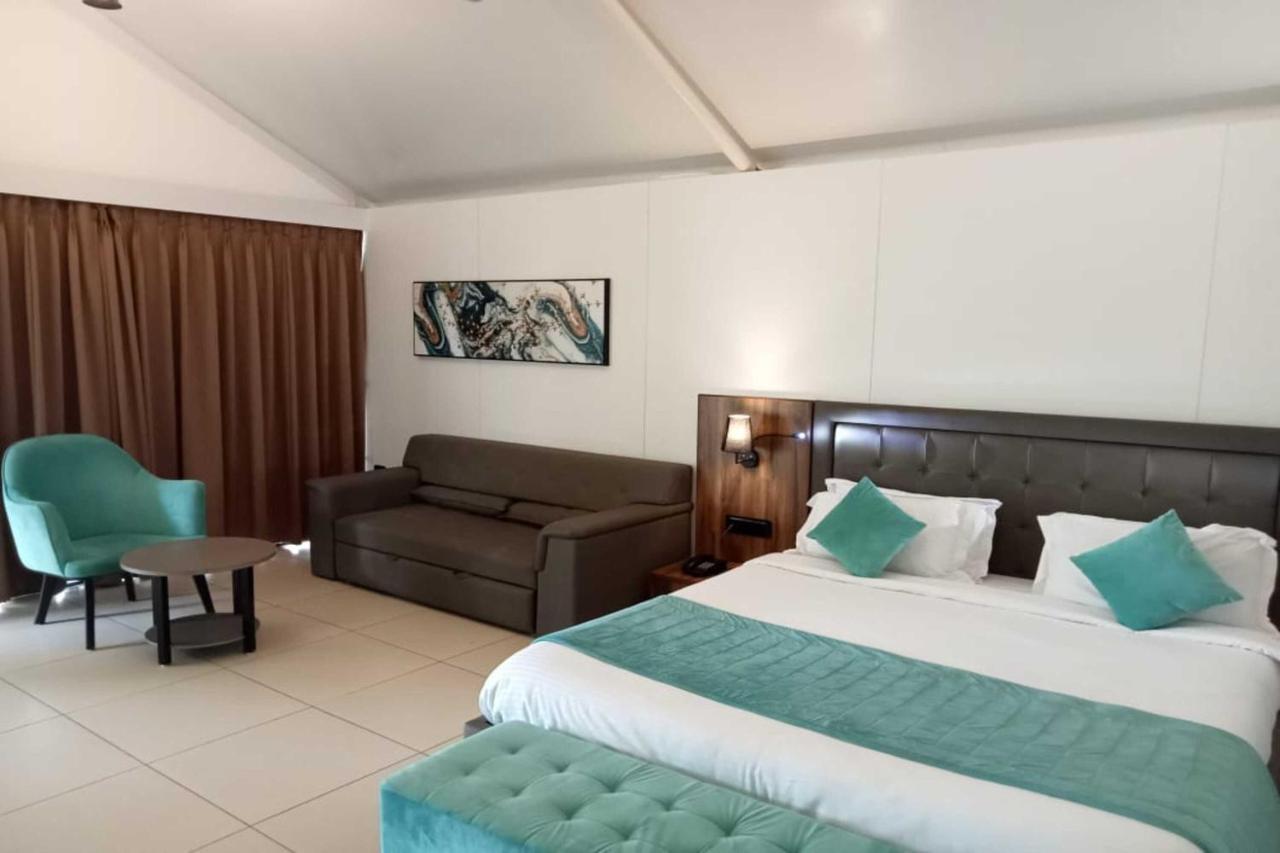 White Feather Resort Kauncha Silvassa Esterno foto