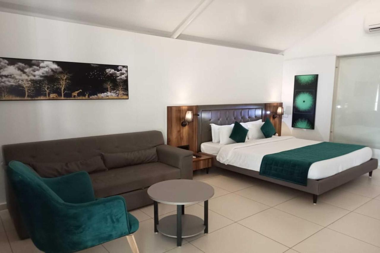 White Feather Resort Kauncha Silvassa Esterno foto