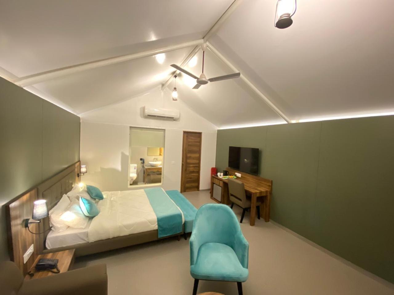 White Feather Resort Kauncha Silvassa Esterno foto
