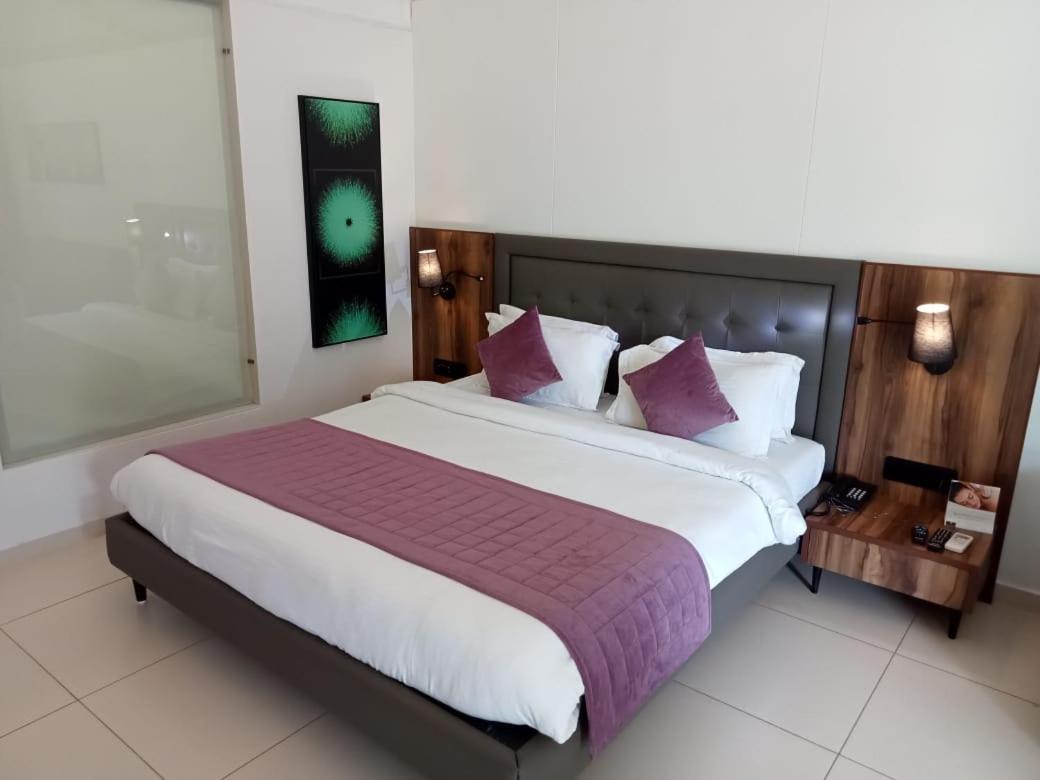White Feather Resort Kauncha Silvassa Esterno foto