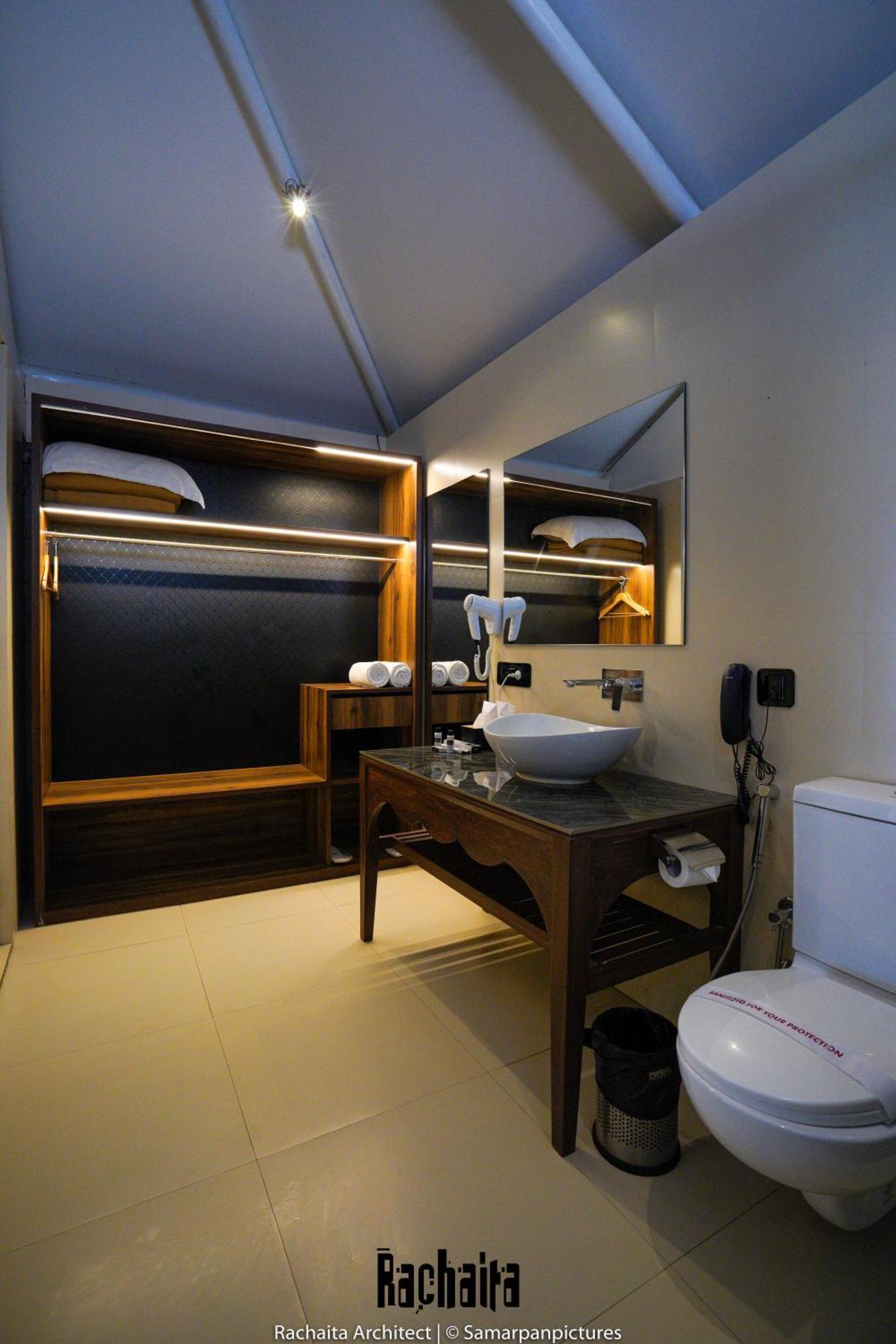 White Feather Resort Kauncha Silvassa Esterno foto