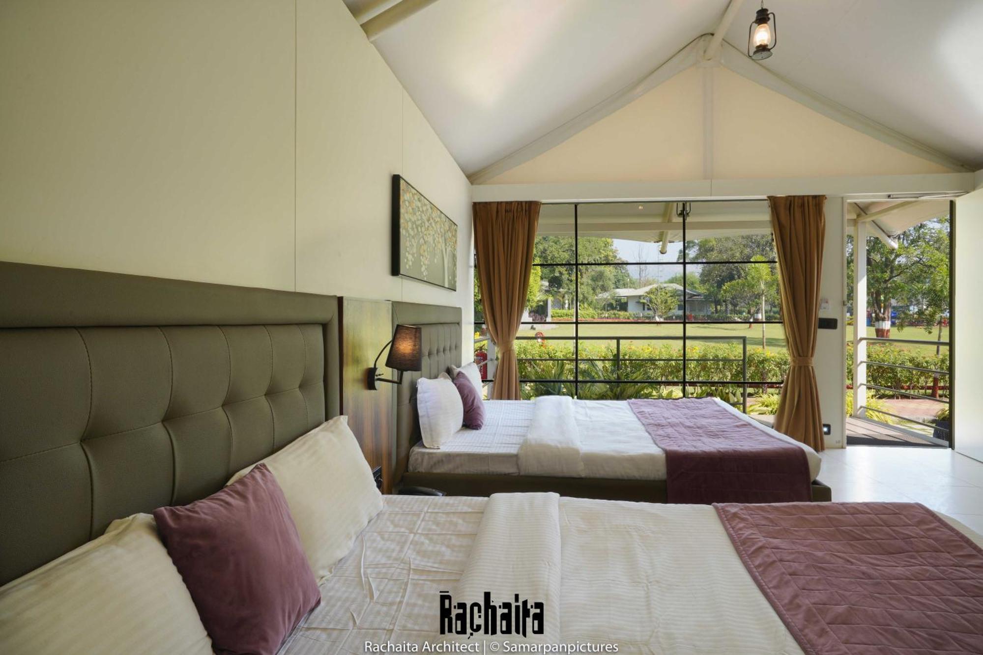 White Feather Resort Kauncha Silvassa Esterno foto