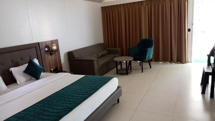 White Feather Resort Kauncha Silvassa Esterno foto