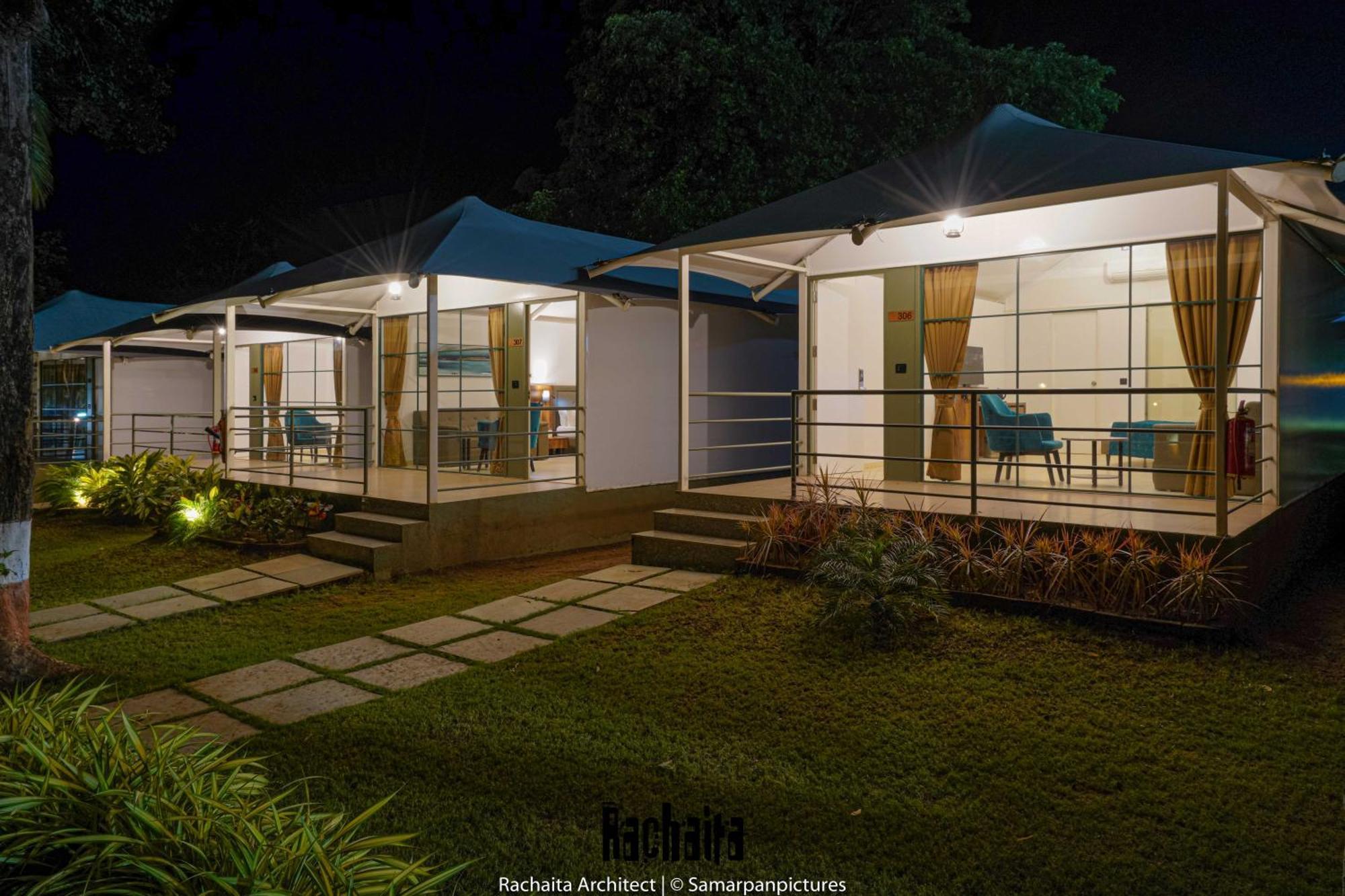 White Feather Resort Kauncha Silvassa Esterno foto