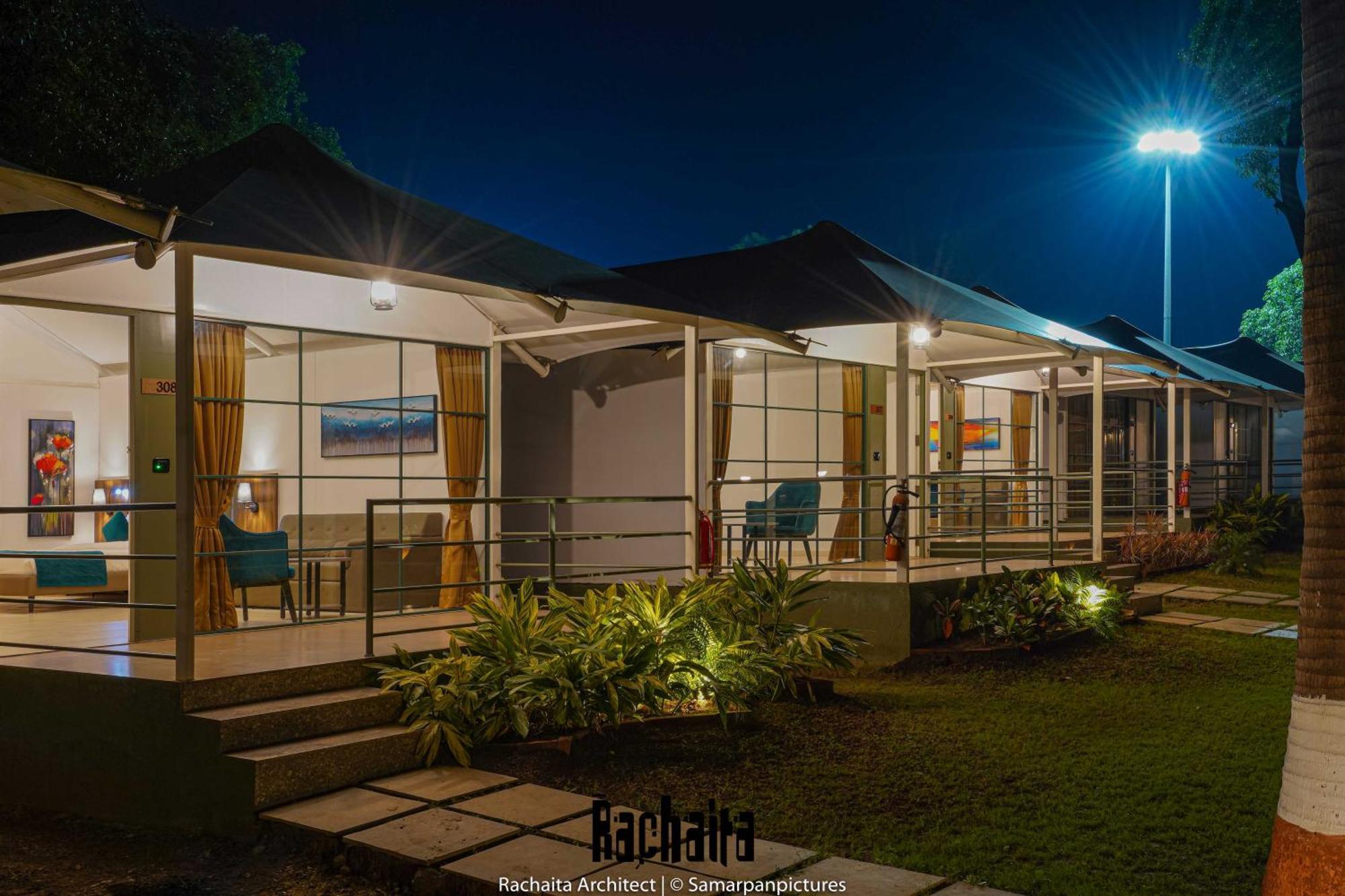 White Feather Resort Kauncha Silvassa Esterno foto